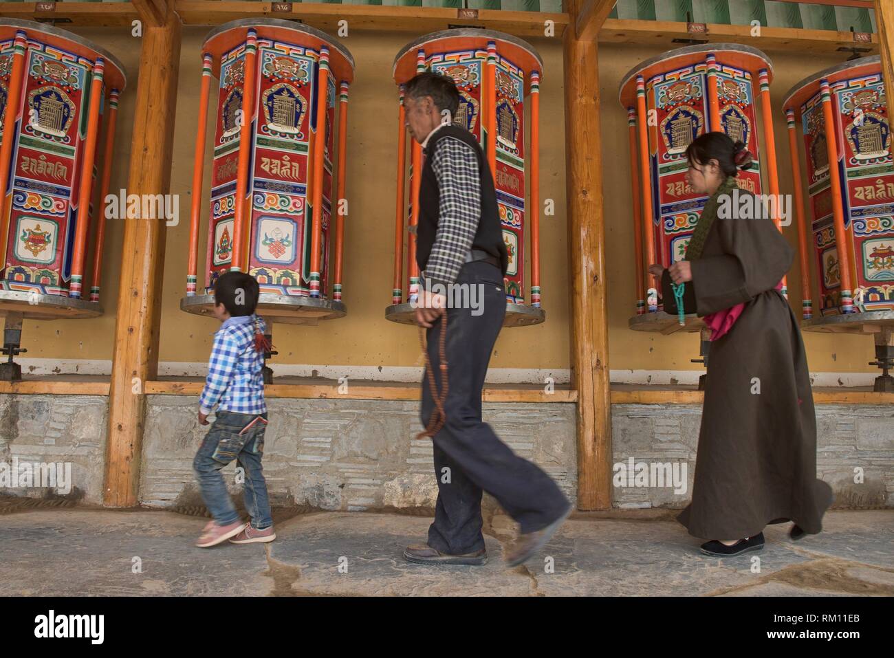 Chinese spinning wheel hires stock photography and images Alamy