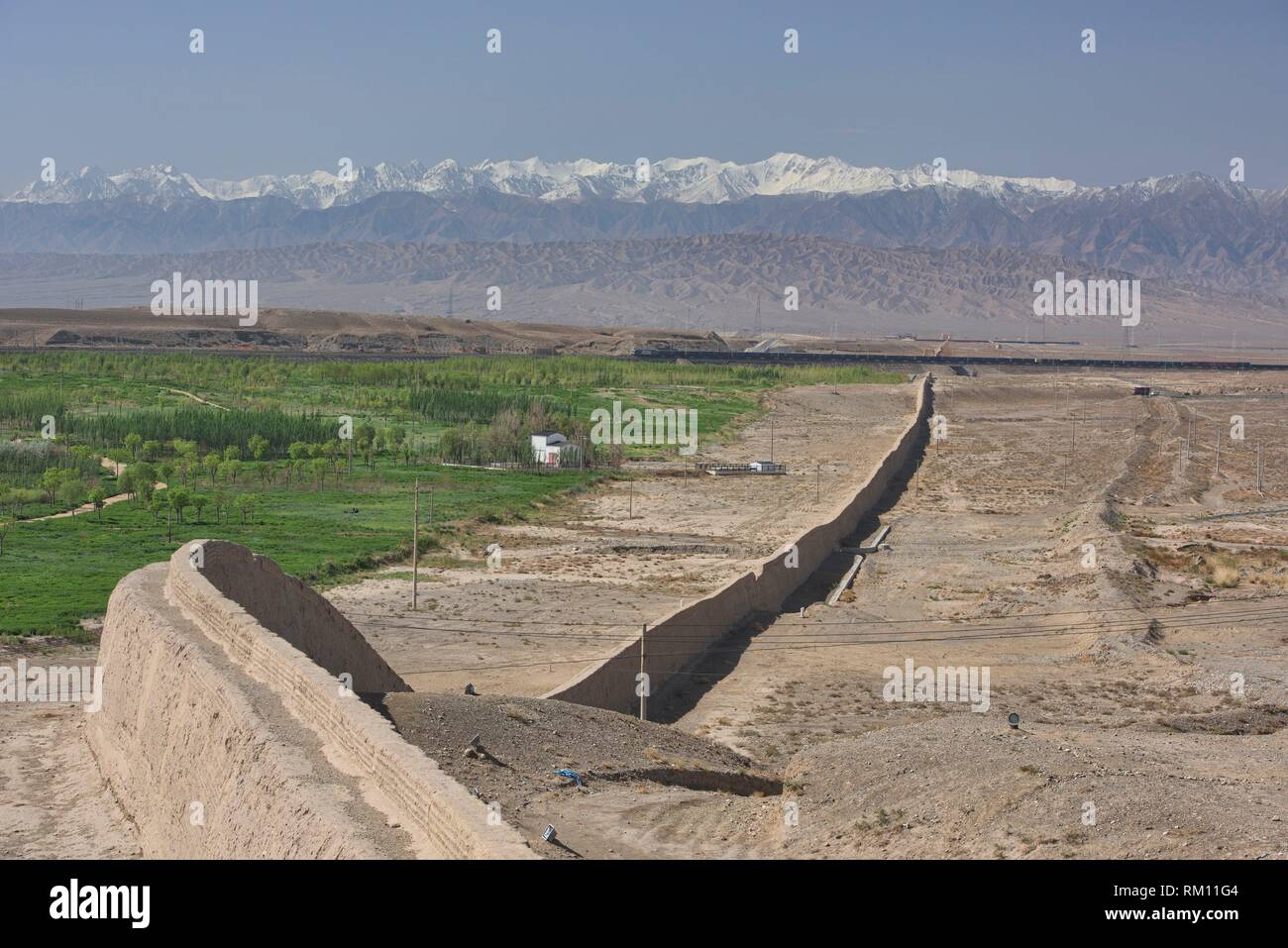 The original Great Wall at Jiayu Pass, with Qilian Mountains behind, Jiayuguan, Gansu, China. Stock Photo