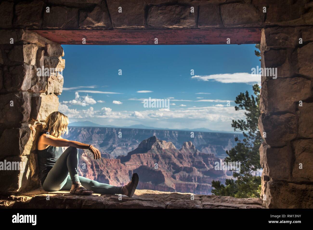 Woman at the grand canyon hi-res stock photography and images - Alamy