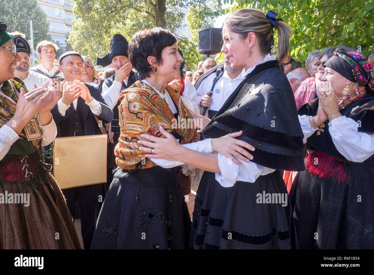 Lugo, Domingo das Mozas at the San Froilan festivities, of National Tourist  Interest. Women and men go out in the typical Galician costume, and they  Stock Photo - Alamy