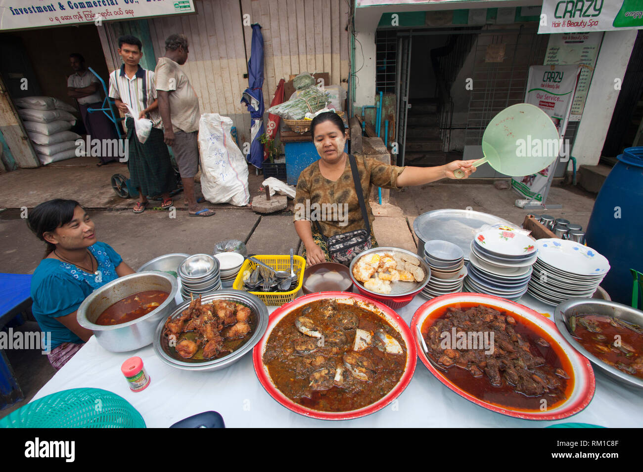 Ambulant restaurant, market in Kon Zay Tan street, Sule Pagoda area, city center, Yangon, Myanmar, Asia Stock Photo