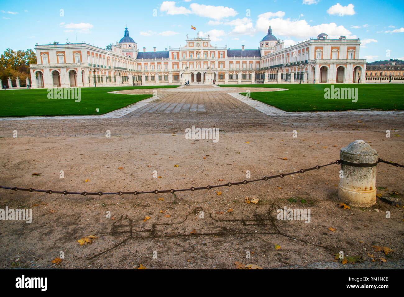 Royal palace facade hi-res stock photography and images - Alamy