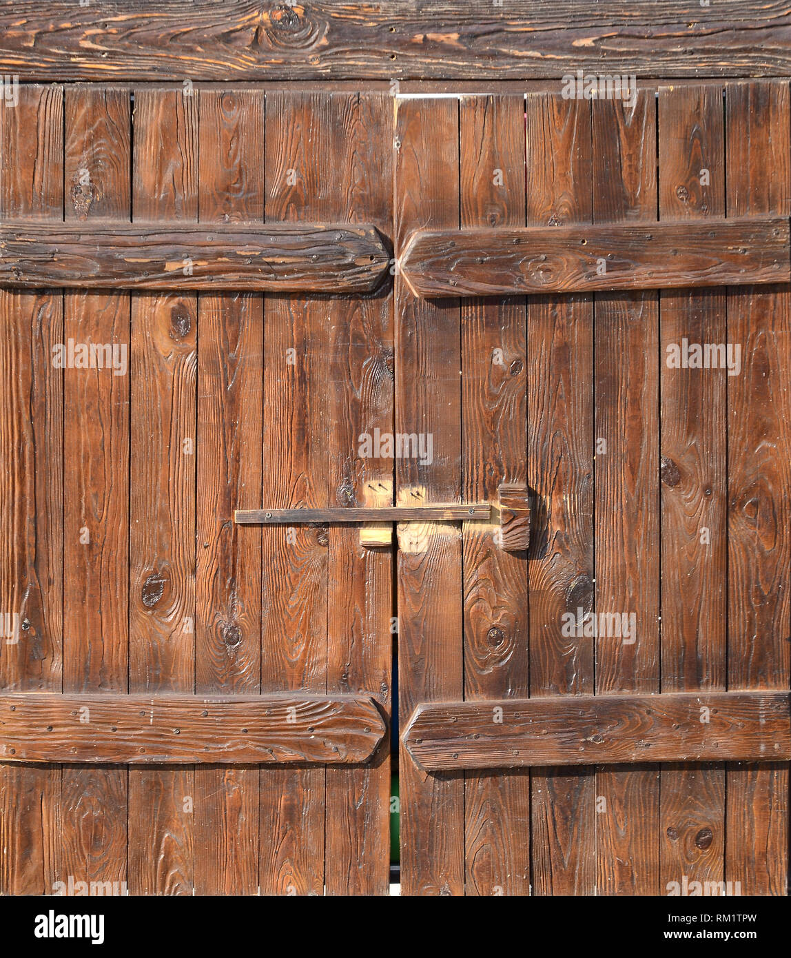 Old style wooden door from medieval era. Entrance to an antique place close  up Stock Photo - Alamy