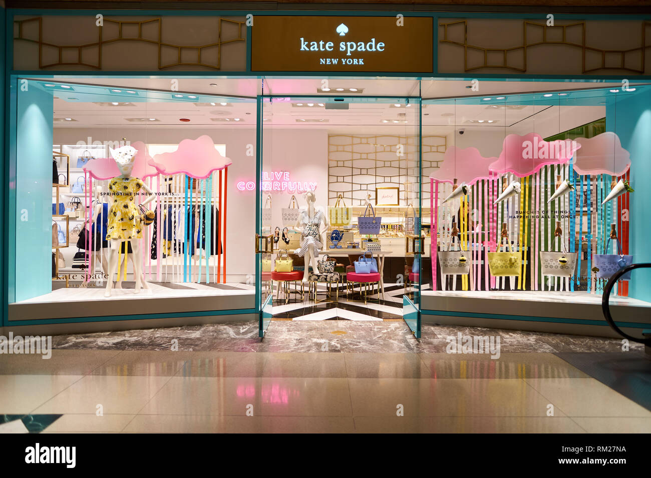 Stå op i stedet lille Snavs CHICAGO, IL - 04 APRIL, 2016: Kate Spade store at 900 North Michigan,  Chicago. Kate Spade New York is an American fashion design house Stock  Photo - Alamy