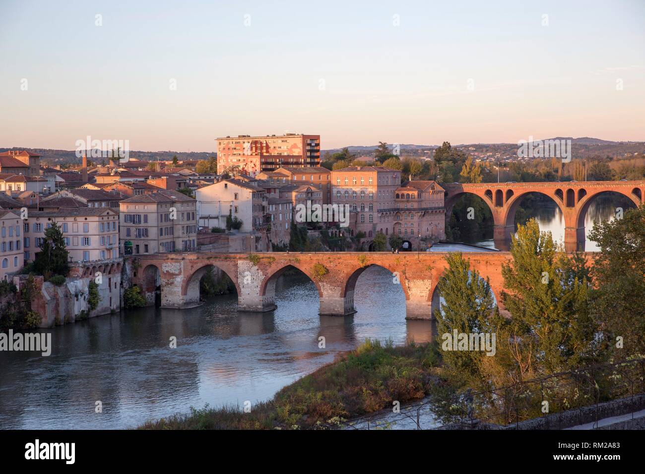 Tarn river; Vieux pont; old bridge; August 22 1944 bridge; Albi Stock Photo  - Alamy