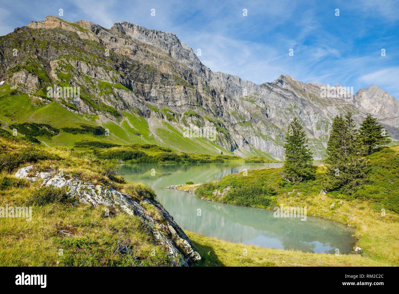 Mountain lake in Swiss alps, Schweiz Stock Photo - Alamy