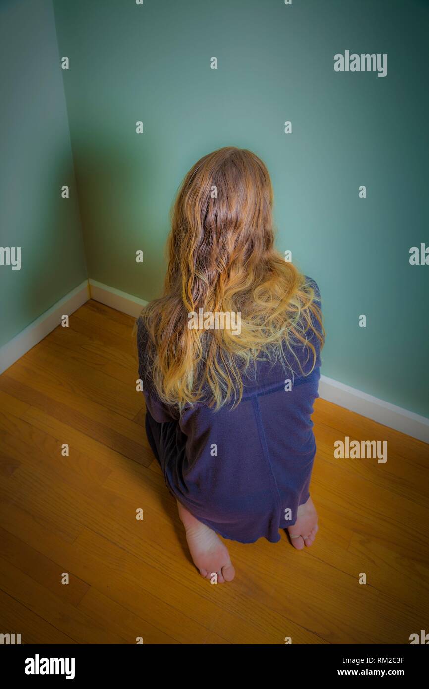 Female young kneeling thinking hires stock photography and images Alamy