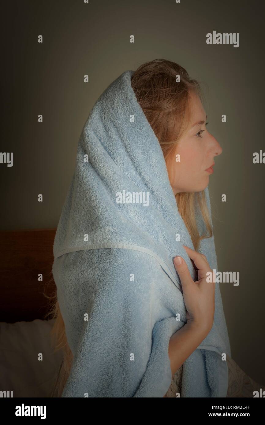 Female head and shoulders profile hi-res stock photography and images ...