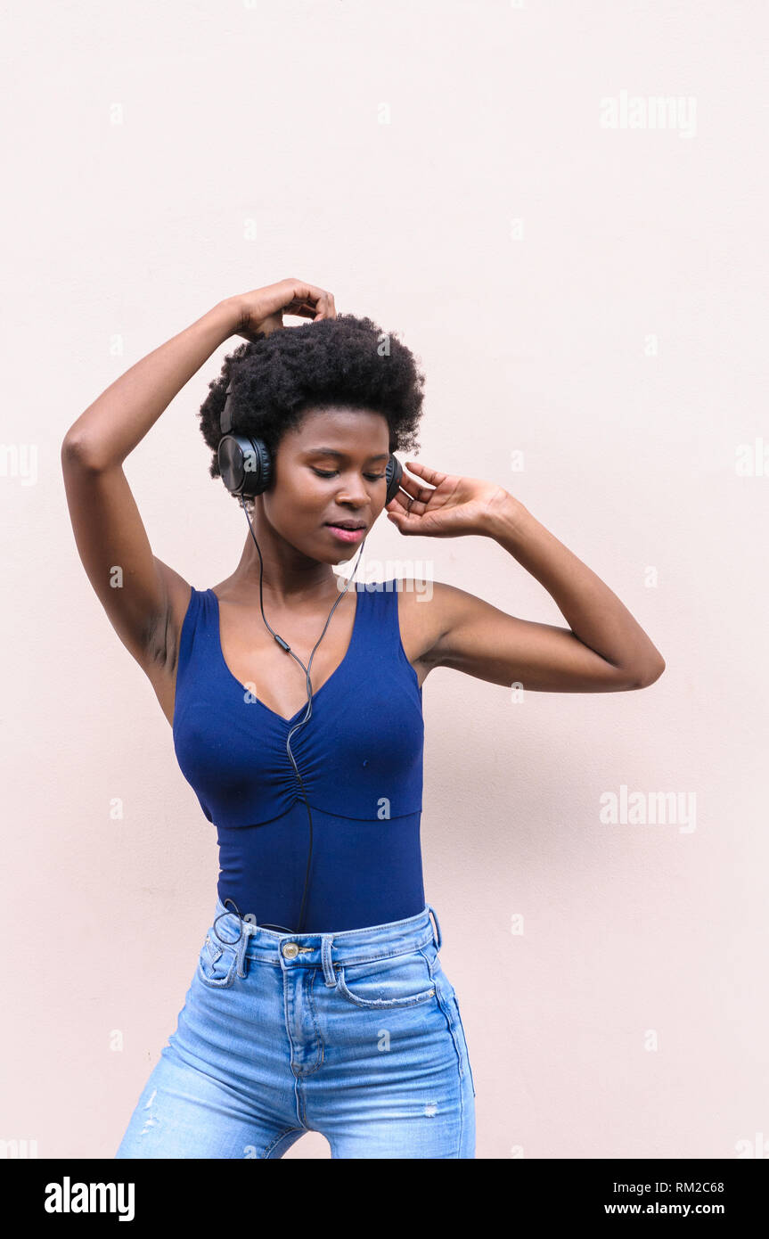 Happy black woman afro hi-res stock photography and images - Alamy