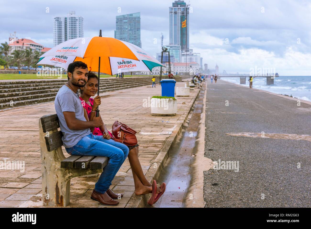 Sri lanka young couple people hi-res stock photography and images - Alamy
