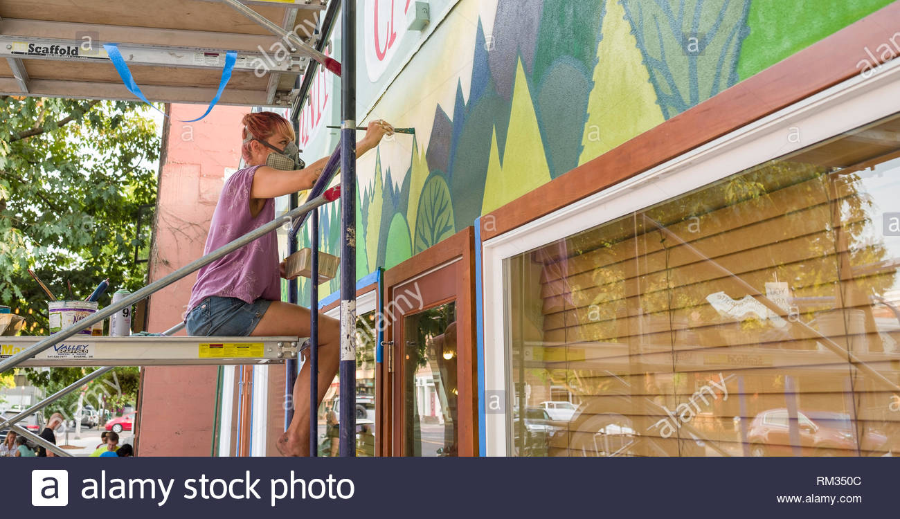 Scaffolding Painting Stock Photos & Scaffolding Painting Stock Images