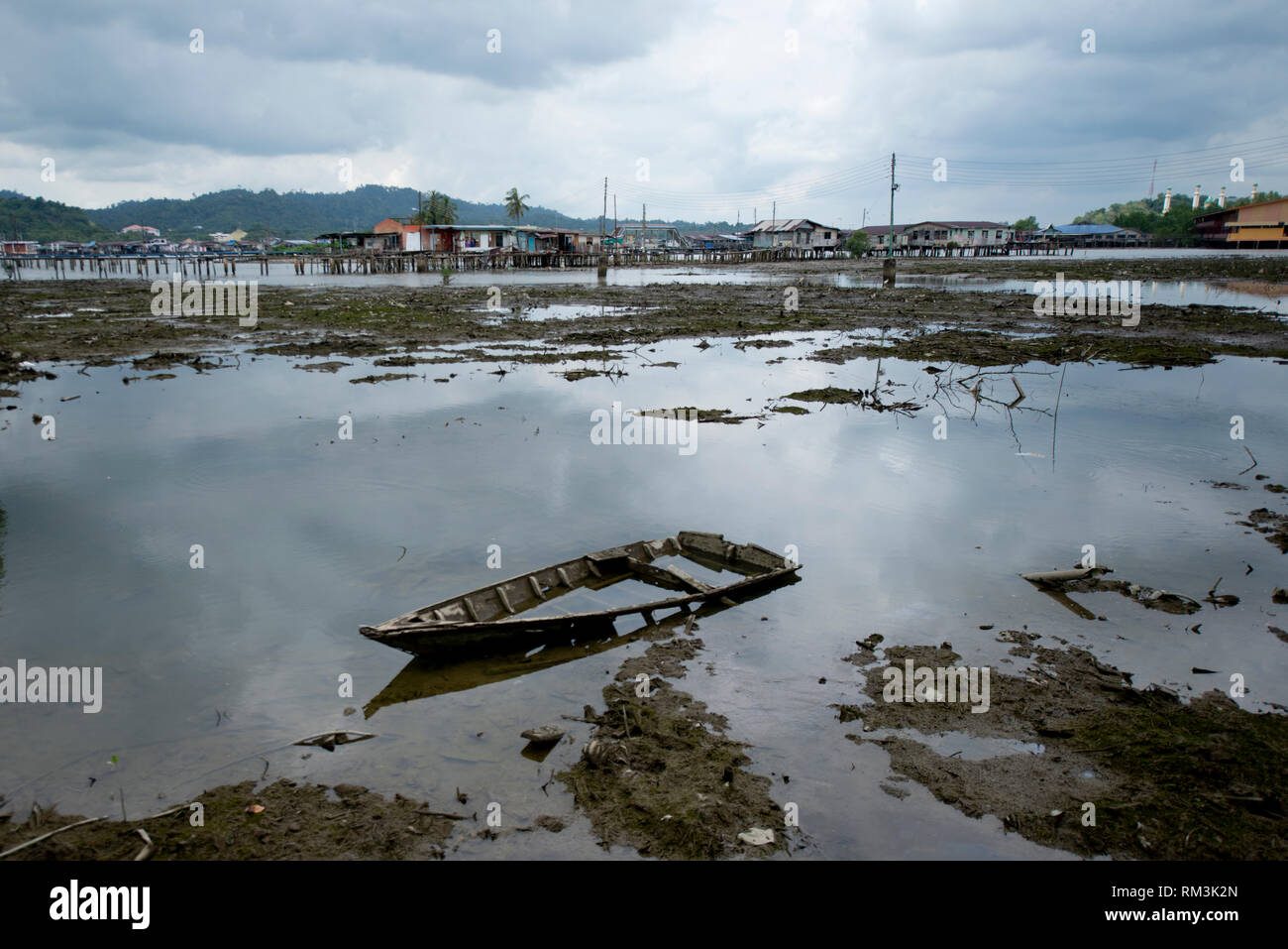 Kampong Ayer, Water Village with sunken boat in swamp by Kedayan River, Bandar Seri Begawan, Brunei Stock Photo