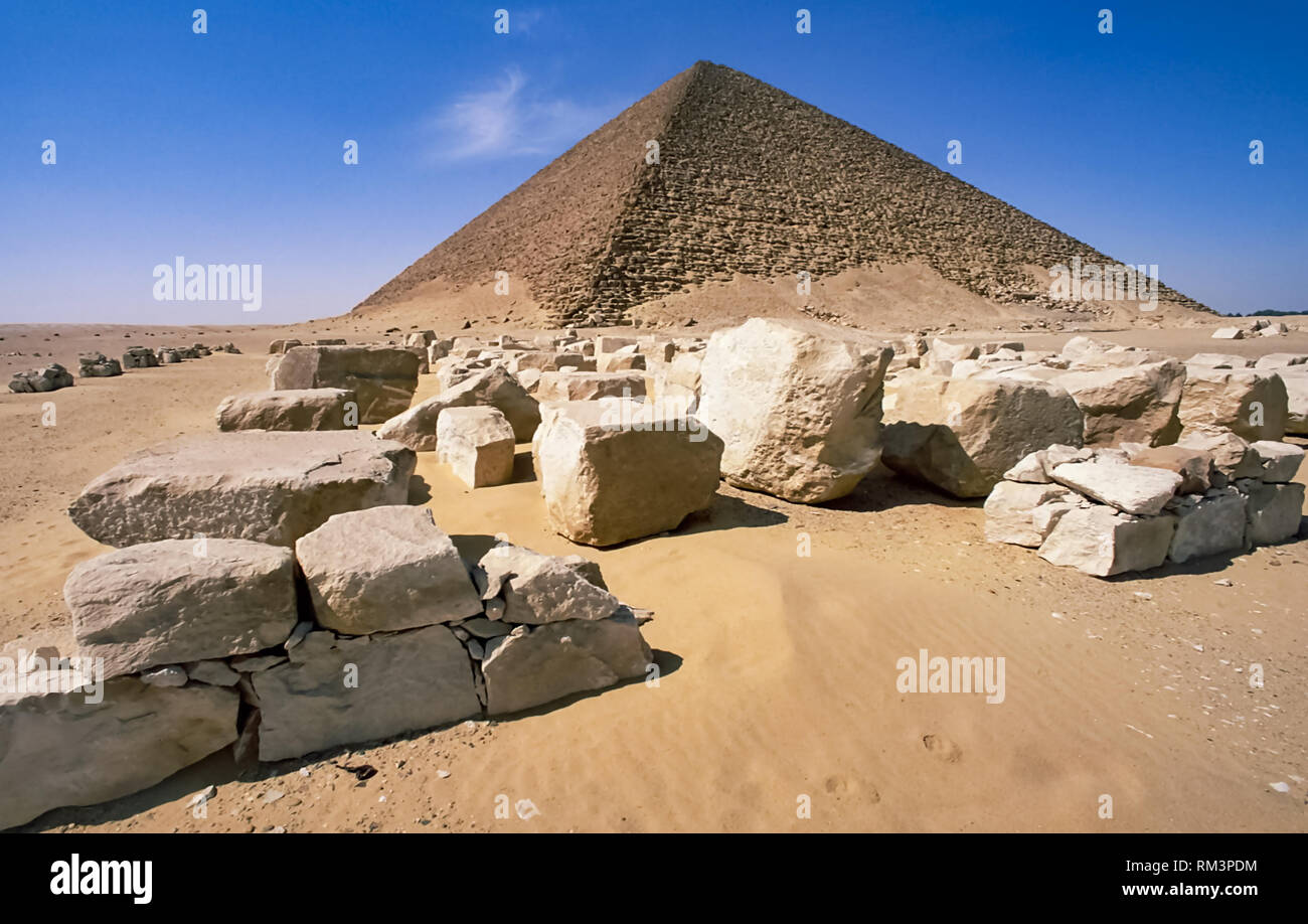 Egyptian pyramid in Giza. Architectural heritage of ancient Egyptian ...