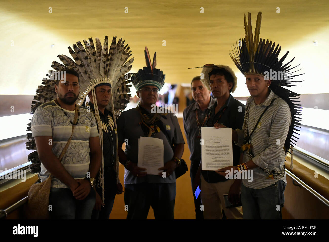 DF - Brasilia - 02/13/2019 - Indians Camara dos Deputados - Indians are seen this Wednesday, February 13, in the Chamber of Deputies distributing document to the deputies against the municipalization of the indigenous health. Photo: Mateus Bonomi / AGIF Stock Photo