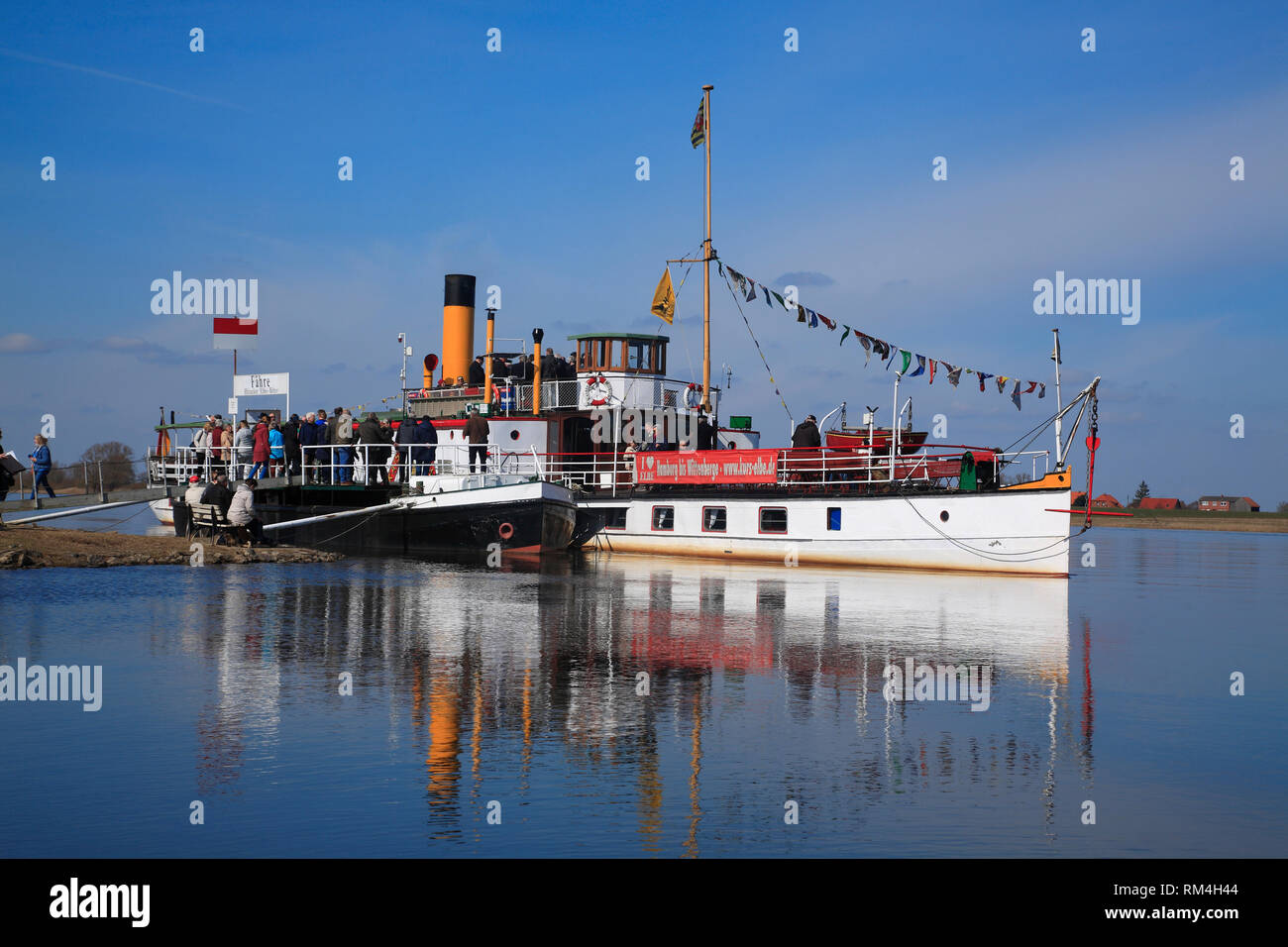 Paddle steamer Kaiser Wilhelm in Hitzacker / River Elbe, Lower Saxony