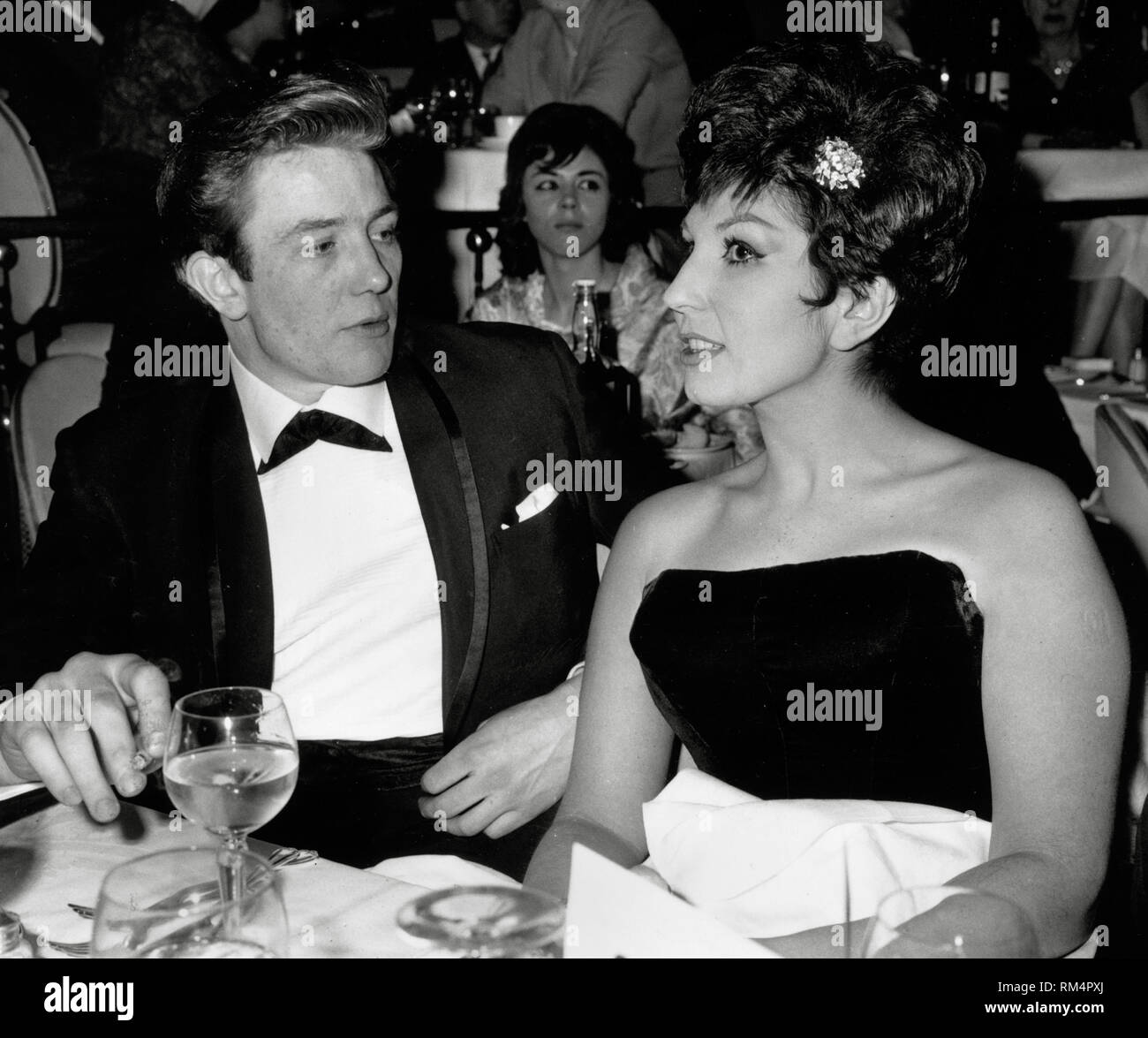 Albert Finney With Singer Alma Cogan 1961 File Reference 6tha Stock Photo Alamy Albert Finney With Singer Alma Cogan 1961 File Reference 6tha Stock Photo Alamy
