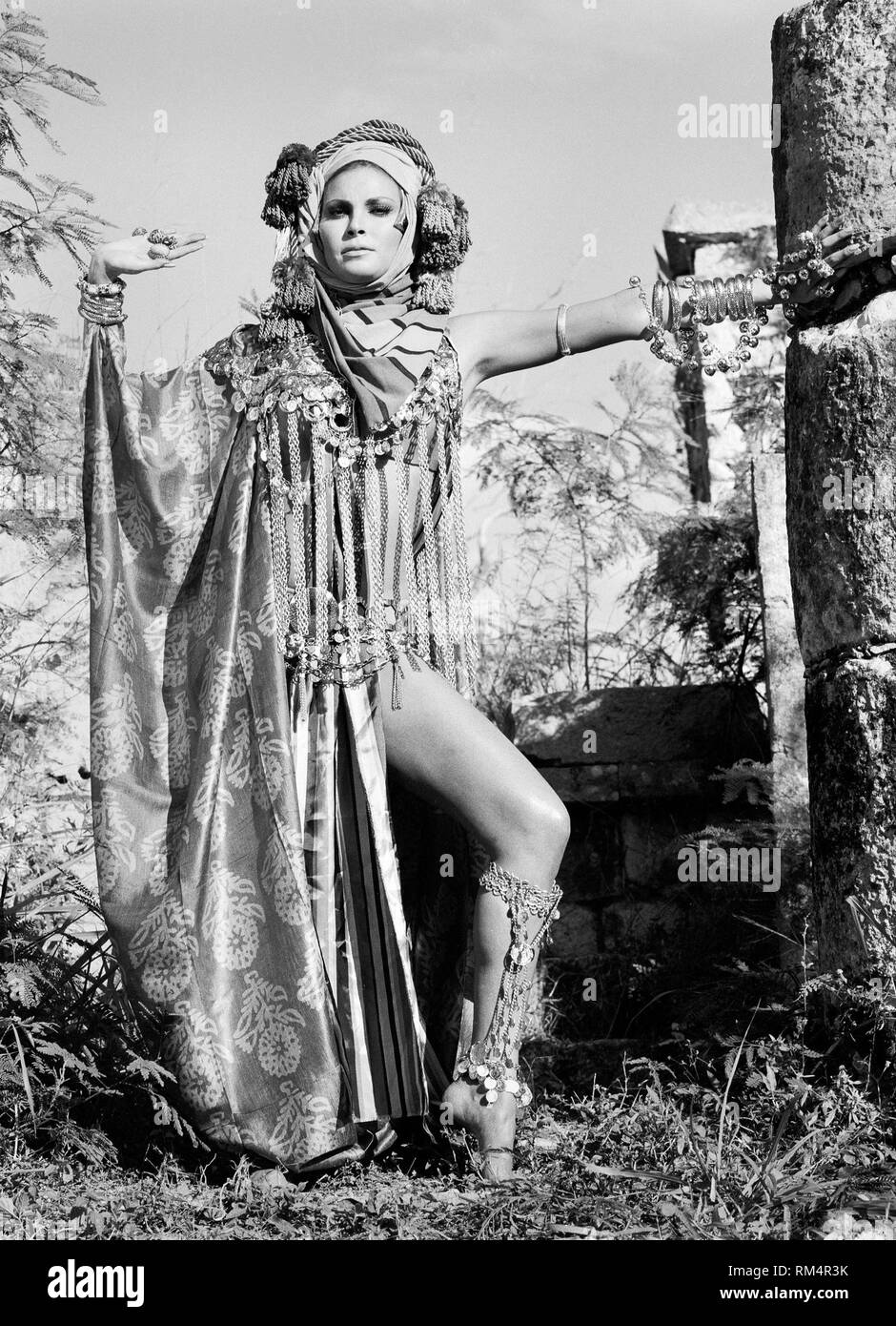 Raquel Welch, "Raquel!" TV Special (1970) CBS File Reference # 33751 ...