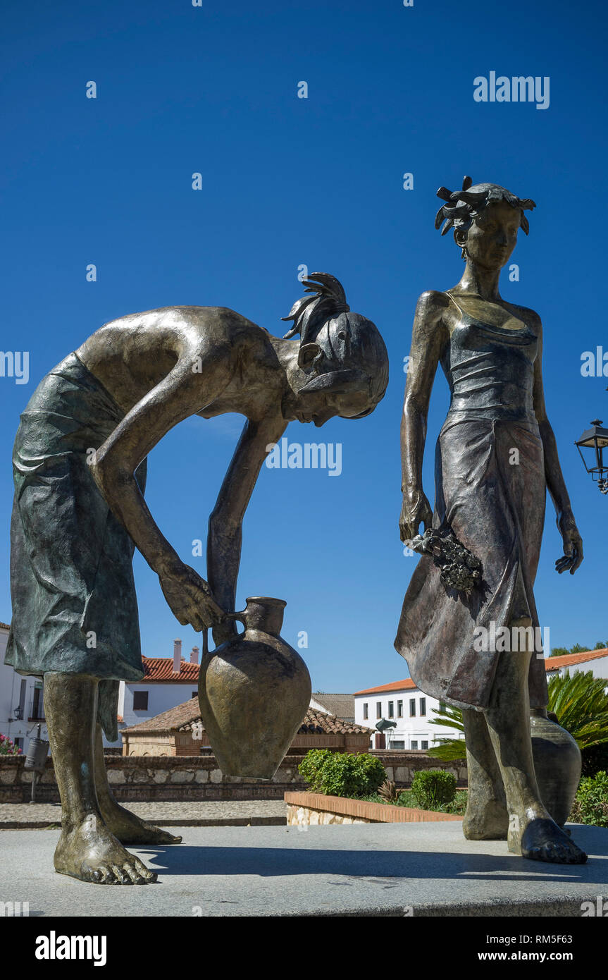 Bronze statues of female water carriers with water pots, Plaza de las Gruta de las Maravillas, Aracena, Huelva, Spain Stock Photo