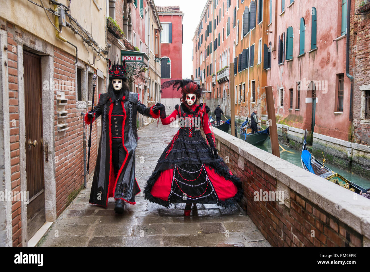 Man woman in carnival costume hi-res stock photography and images - Alamy