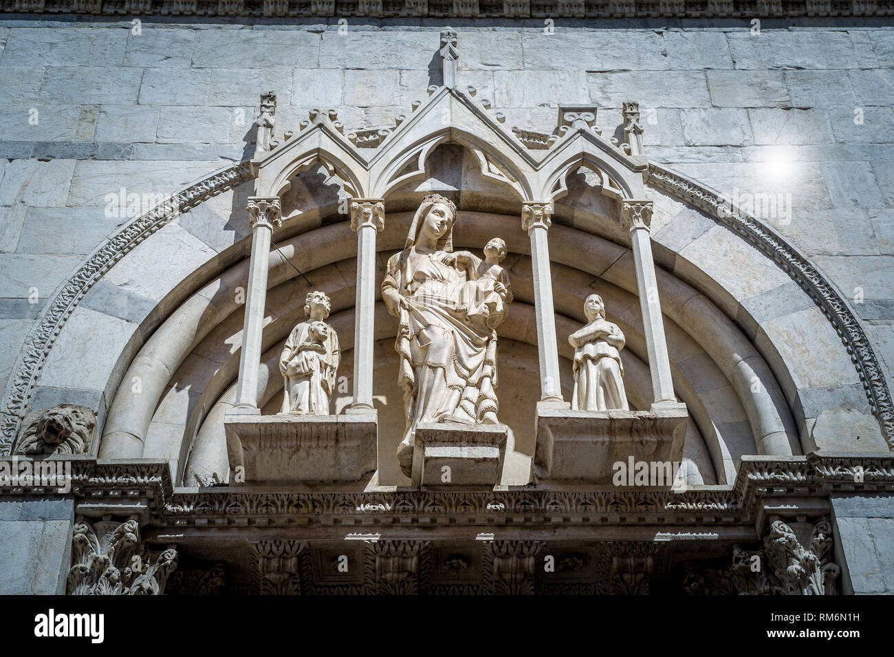Statues at Duomo di Pisa walls close up view. Pisa, Toscana, Italy
