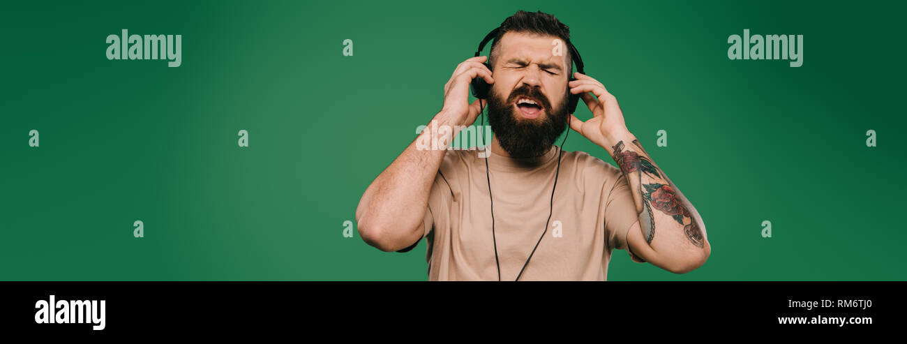 Mandinging Singing listening hi-res stock photography and images - Alamy