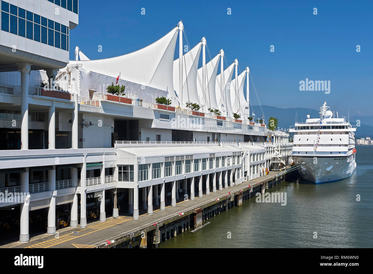 canada place cruise port vancouver