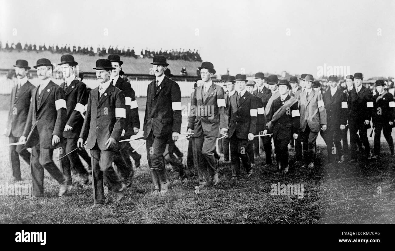 members of the Ulster Volunteers militia on parafe outside Belfast during the home rule crisis in 1914. The ulster volunteers were a paramilitary group formed by ulster protestants to fight home rule in Ireland when the first world war broke out and they formed the ulster volunteer 36th ulster division of the British Army.  Original photo distributed by - Bain News Service  Image updated using digital restoration and retouching techniques Stock Photo