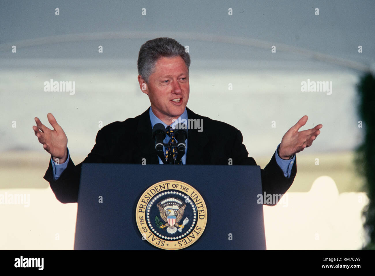 President bill clinton 1997 portrait hi-res stock photography and