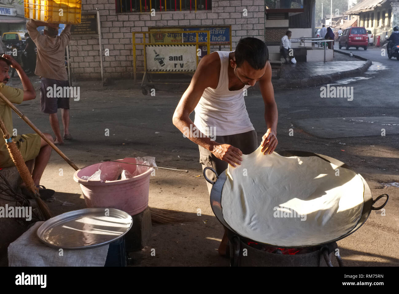 India roti hi-res stock photography and images - Alamy