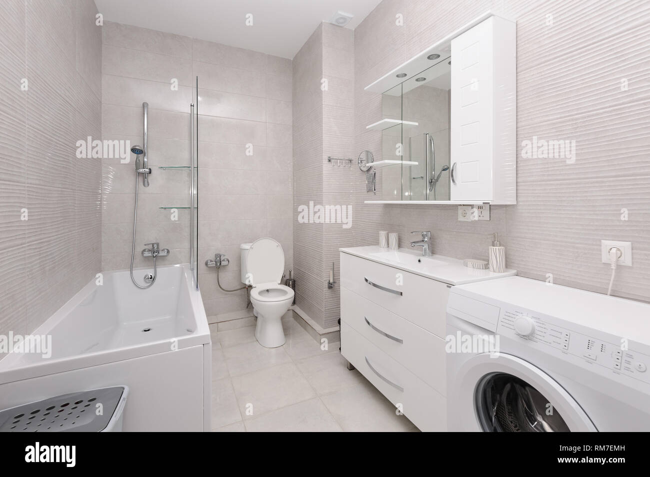 Modern white and kight beige bathroom Stock Photo Alamy