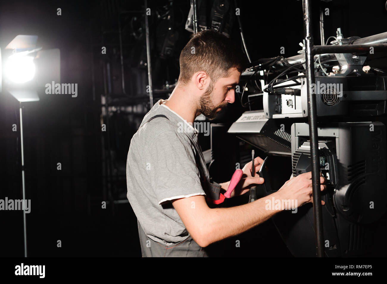 The lighting engineer adjusts the lights on the stage Stock Photo Alamy