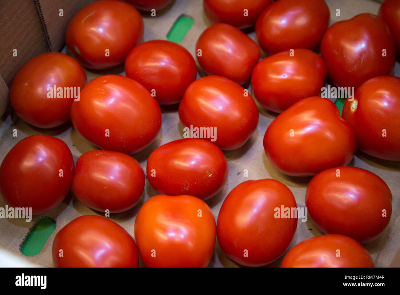 Ripe tomatoes at the market Stock Photo - Alamy