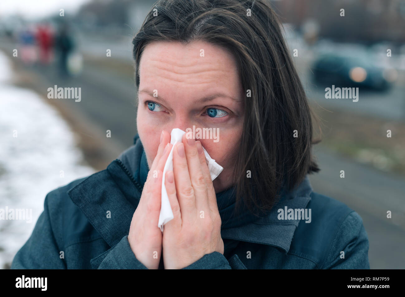 A cold nose now. насморк. Runny nose перевод. человек плачет. человек с насморком.