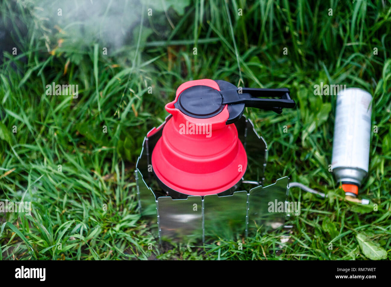 Camping stove gas canister hires stock photography and images Alamy