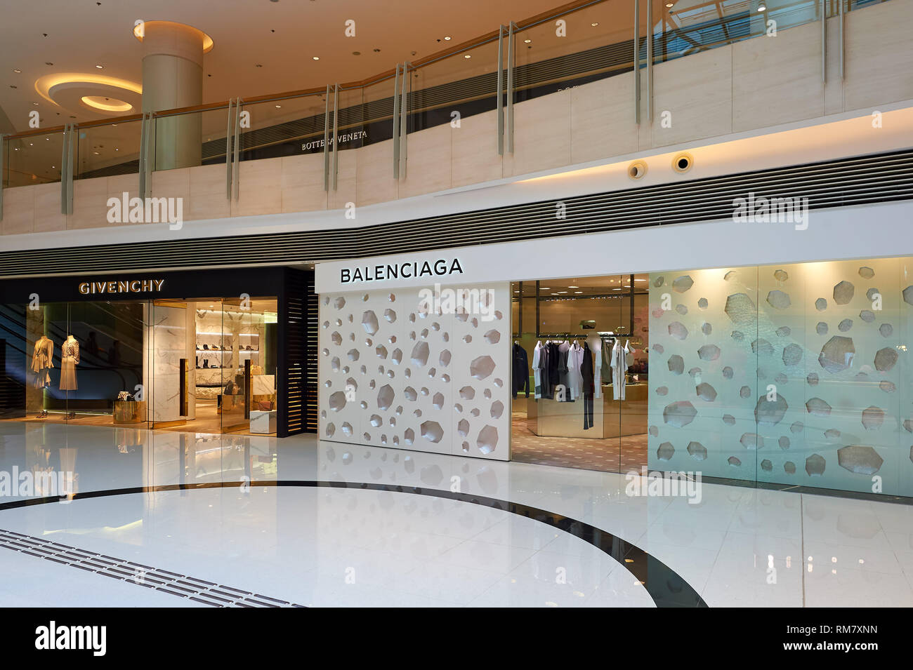 Abreviar Dependencia Es HONG KONG - JANUARY 26, 2016: Balenciaga store at the Elements shopping  mall. Elements is a large shopping mall located on 1 Austin Road West, Tsim  Sh Stock Photo - Alamy