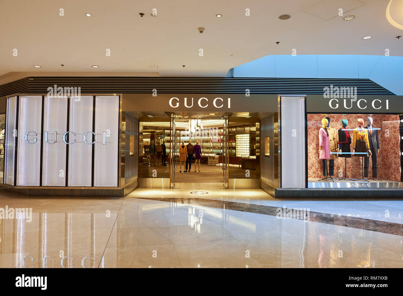 HONG KONG - JANUARY 26, 2016: Gucci store at the Elements shopping mall.  Elements is a large shopping mall located on 1 Austin Road West, Tsim Sha  Tsu Stock Photo - Alamy