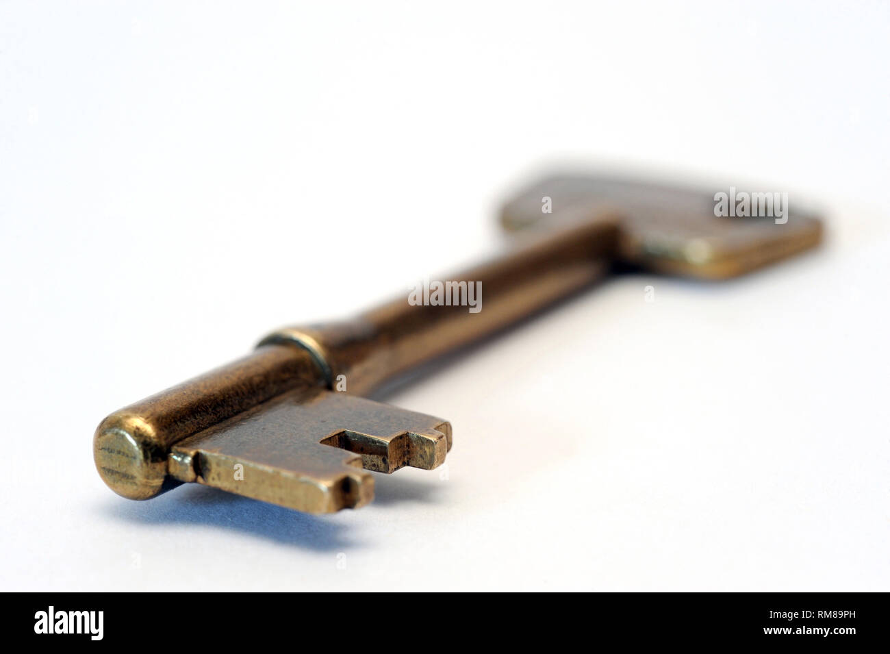 TRADITIONAL HOUSE KEY CLOSE UP RE HOUSING MARKET MORTGAGES HOME BUYERS INTEREST RATES ETC UK Stock Photo