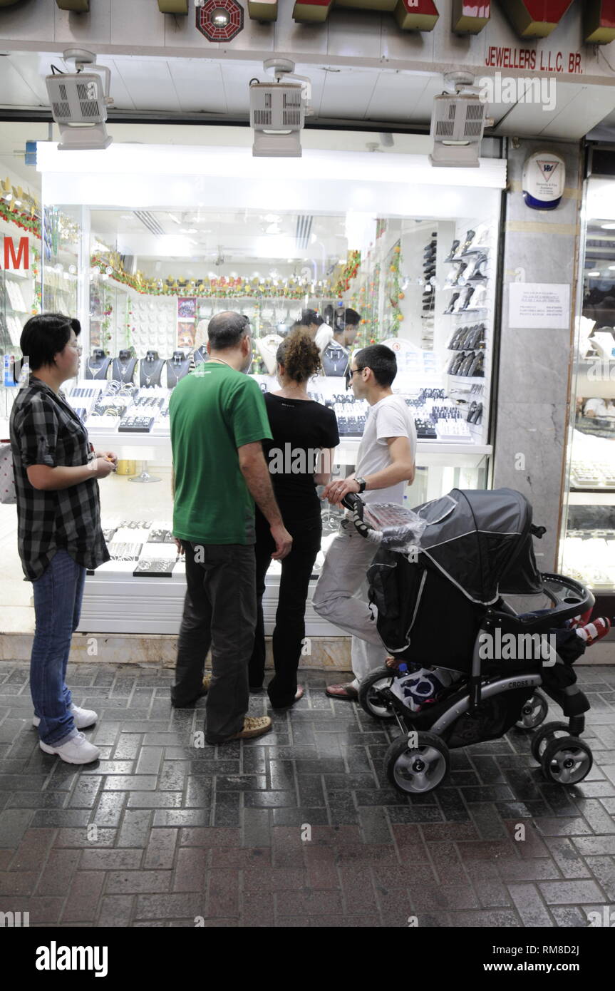 A European family shopping in the Gold Souk in the district of Deira in Dubai in the United Arab Emirates, (UAE). Stock Photo