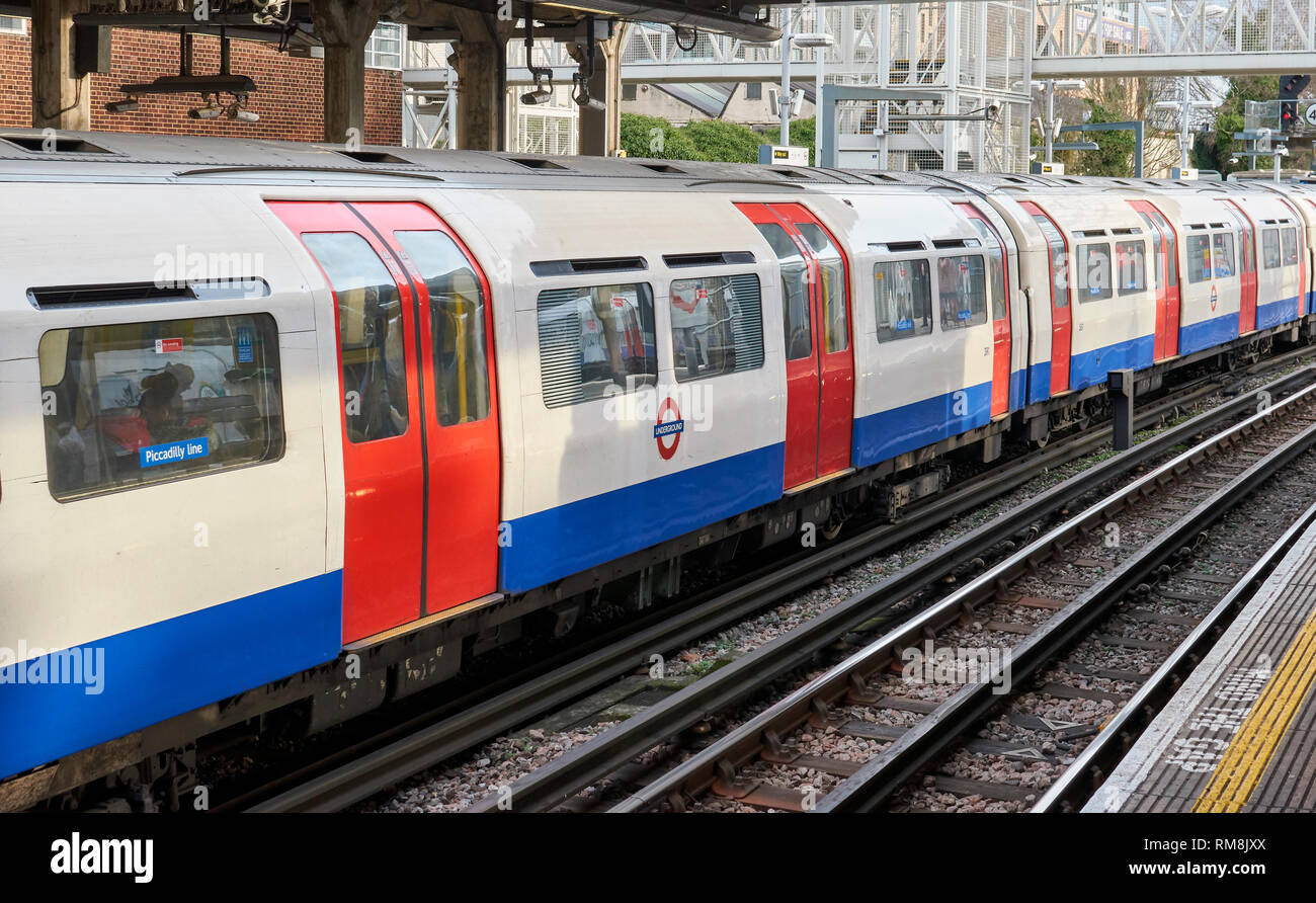 LONDON UNDERGROUND OR TUBE TRAIN ARRIVING AT STATION ON PICCADILLY LINE Stock Photo