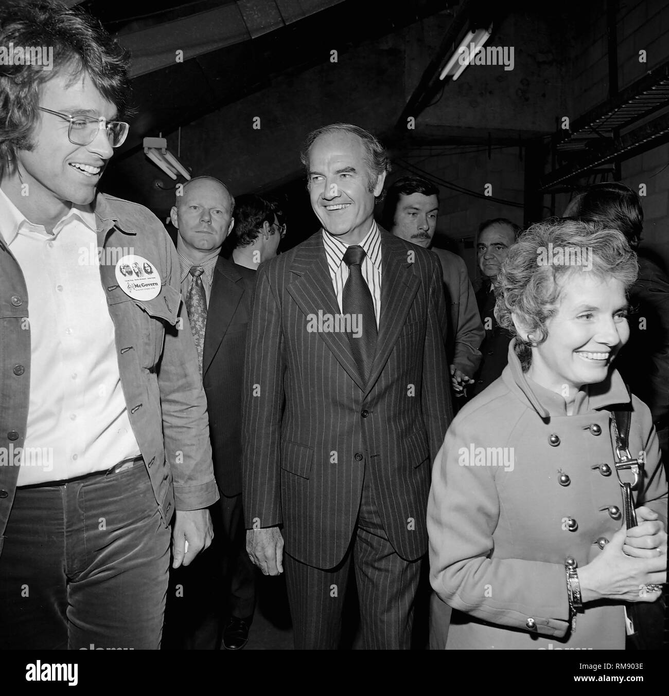 Actor Warren Beatty talks with Presidential candidate George McGovern and his wife Eleanor before a fundraising concert in April 15, 1972 at The Forum in Los Angeles featuring James Taylor, Carole KIng, Barbra Streisand and Quincy Jones. Stock Photo
