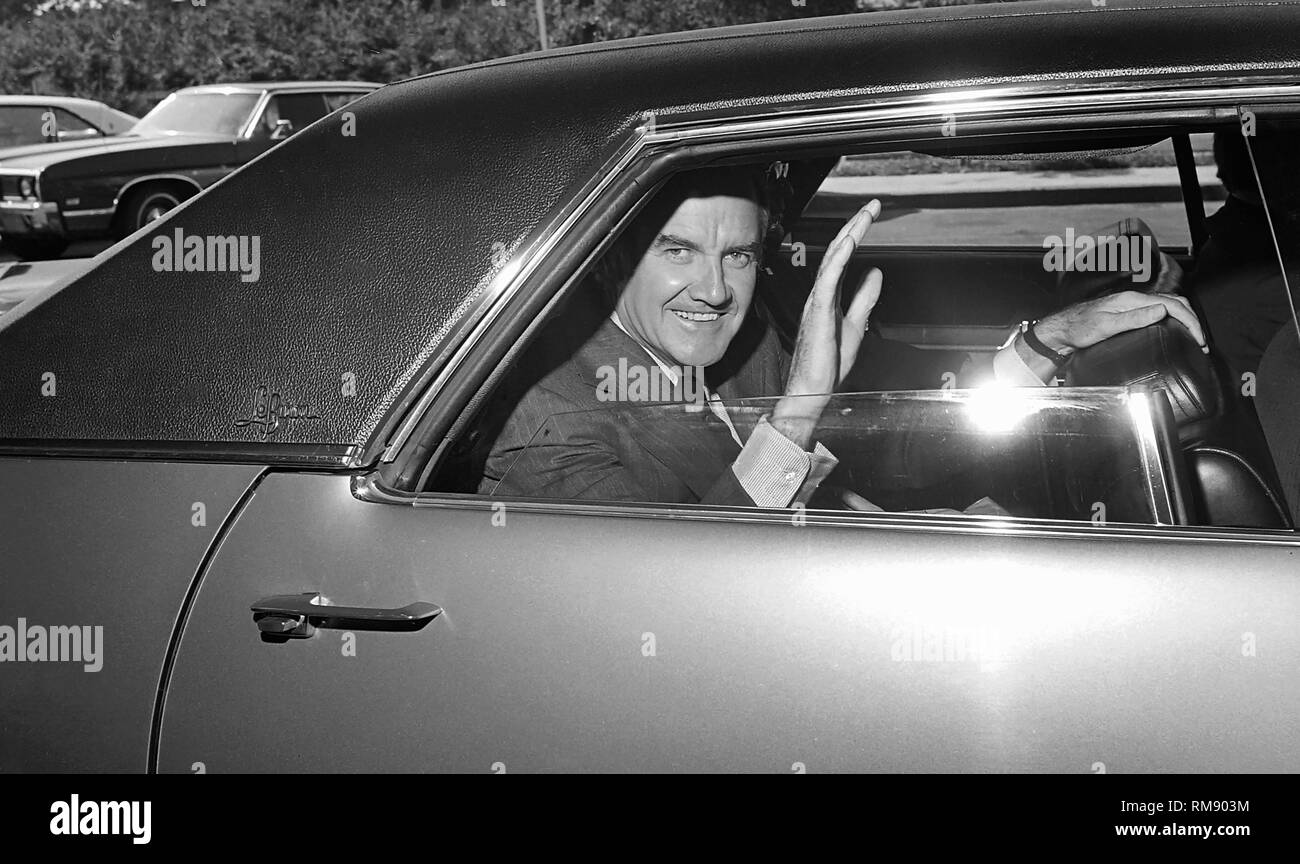1972 Presidential candidate Sen. George McGovern waves as he arrives at a fundraising concert in April 15, 1972 at The Forum in Los Angeles featuring James Taylor, Carole KIng, Barbra Streisand and Quincy Jones. Stock Photo