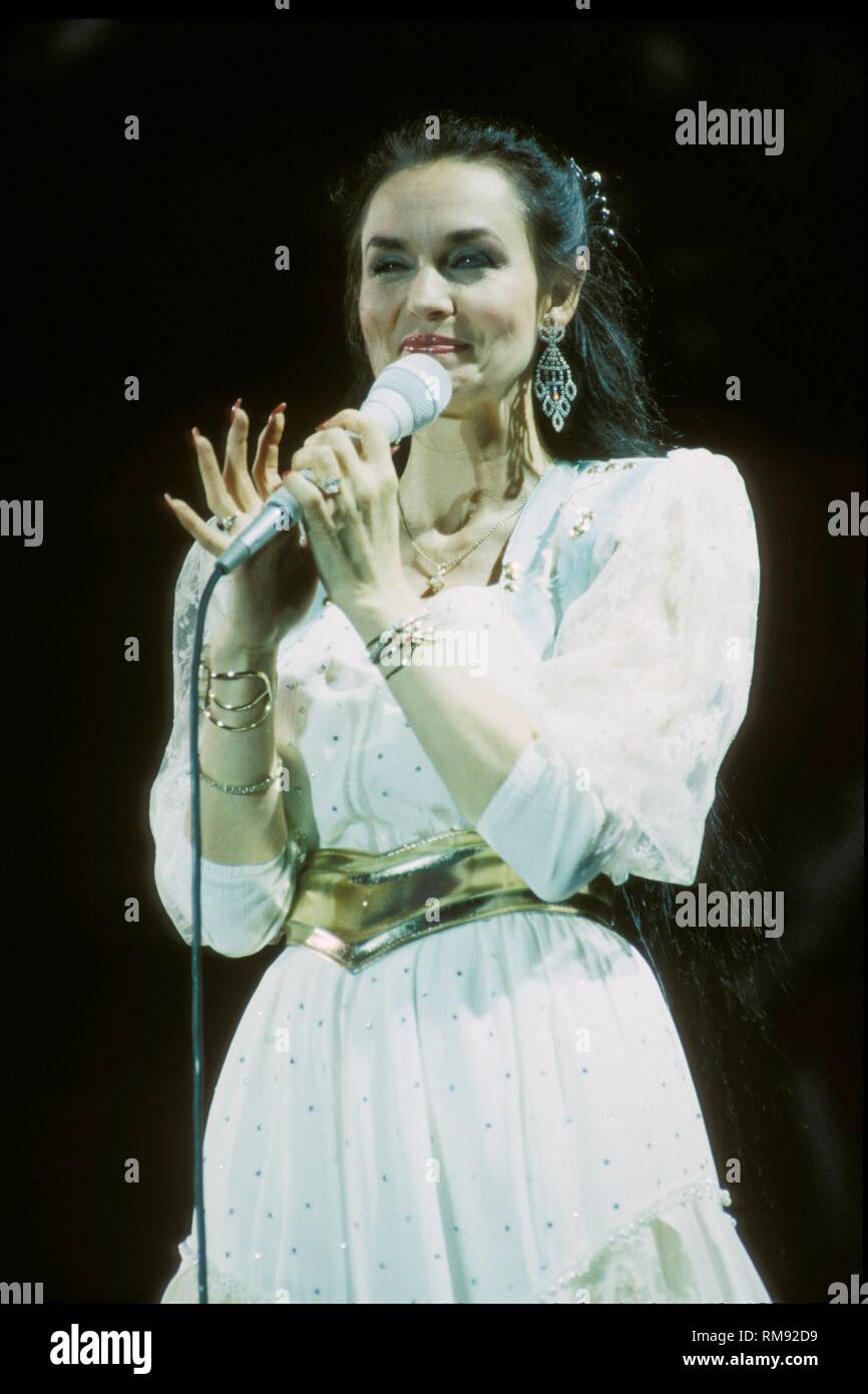 Crystal Gayle Cut Her Hair