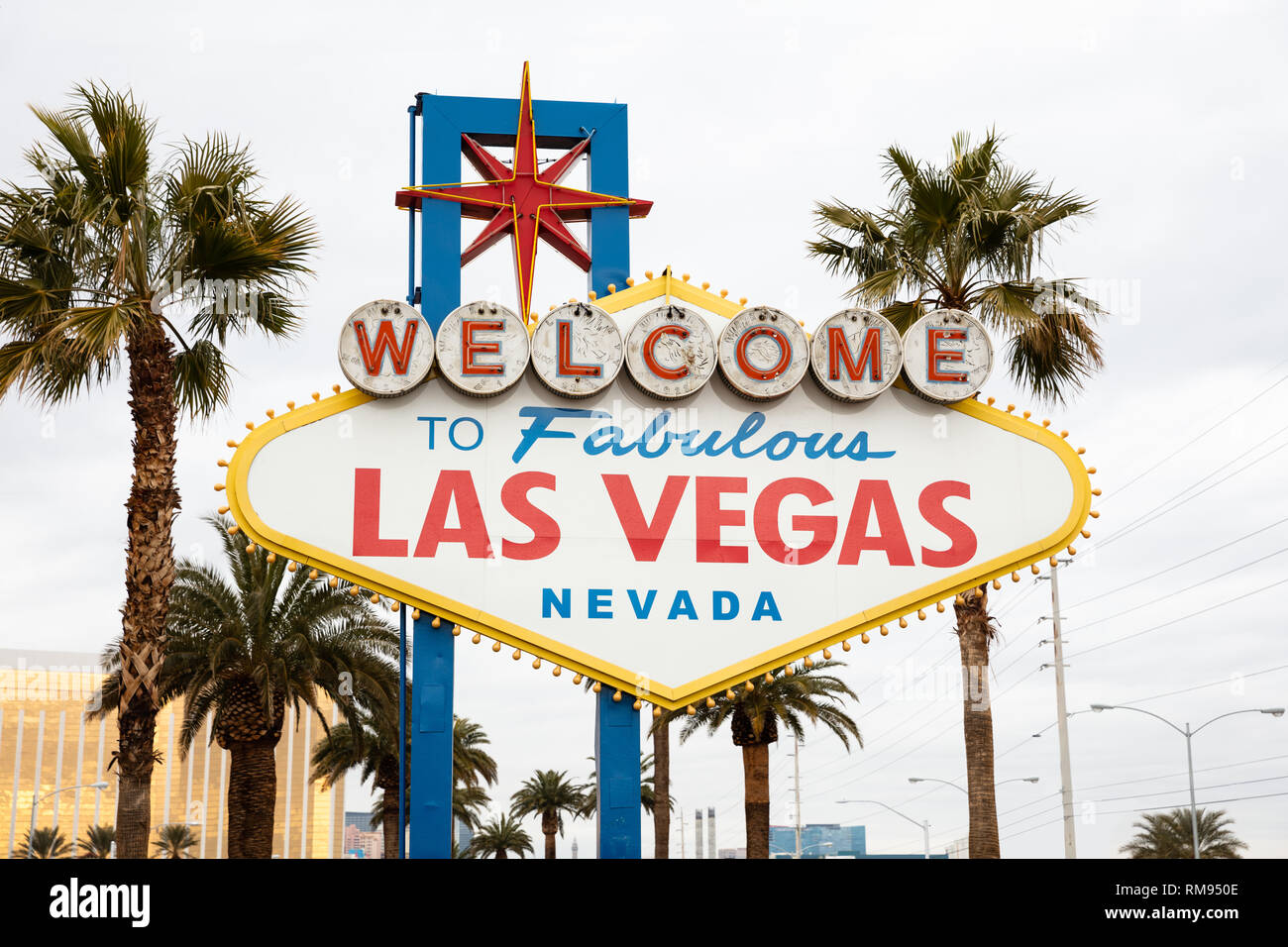 welcome-to-fabulous-las-vegas-sign-in-las-vegas-nevada-usa-stock-photo