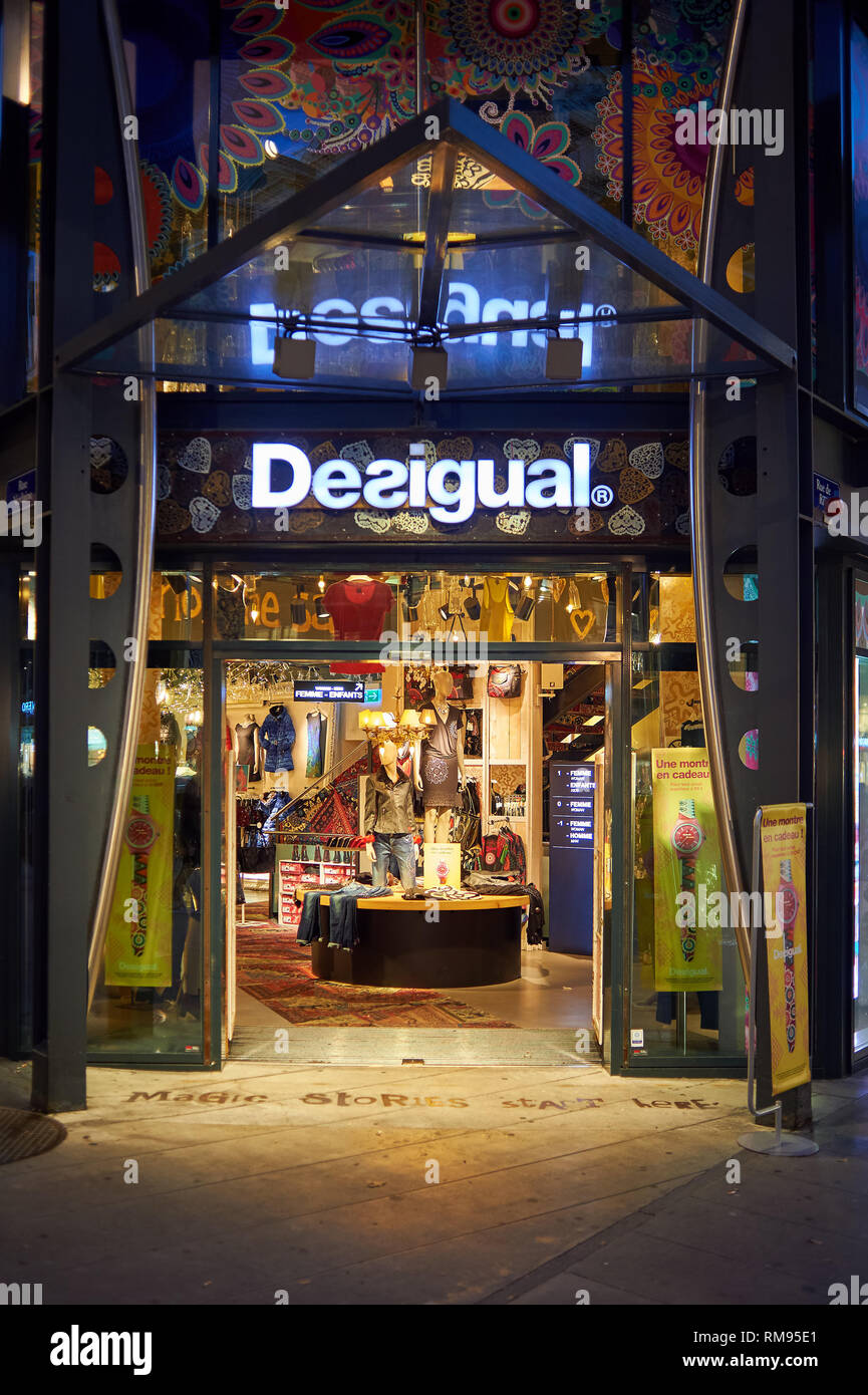 GENEVA, SWITZERLAND - NOVEMBER 18, 2015: a Desigual store at night. Desigual  is a clothing brand headquartered in Barcelona, Spain Stock Photo - Alamy