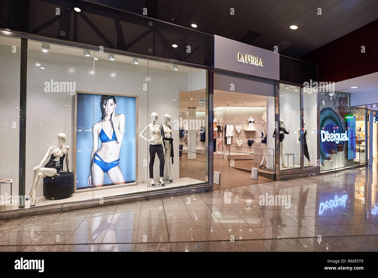 La perla store hi-res stock photography and images - Alamy