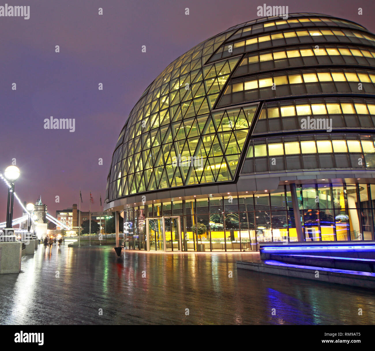 London City Hall in the evening, The Queen's Walk, London, South East England,UK, SE1 2AA Stock Photo