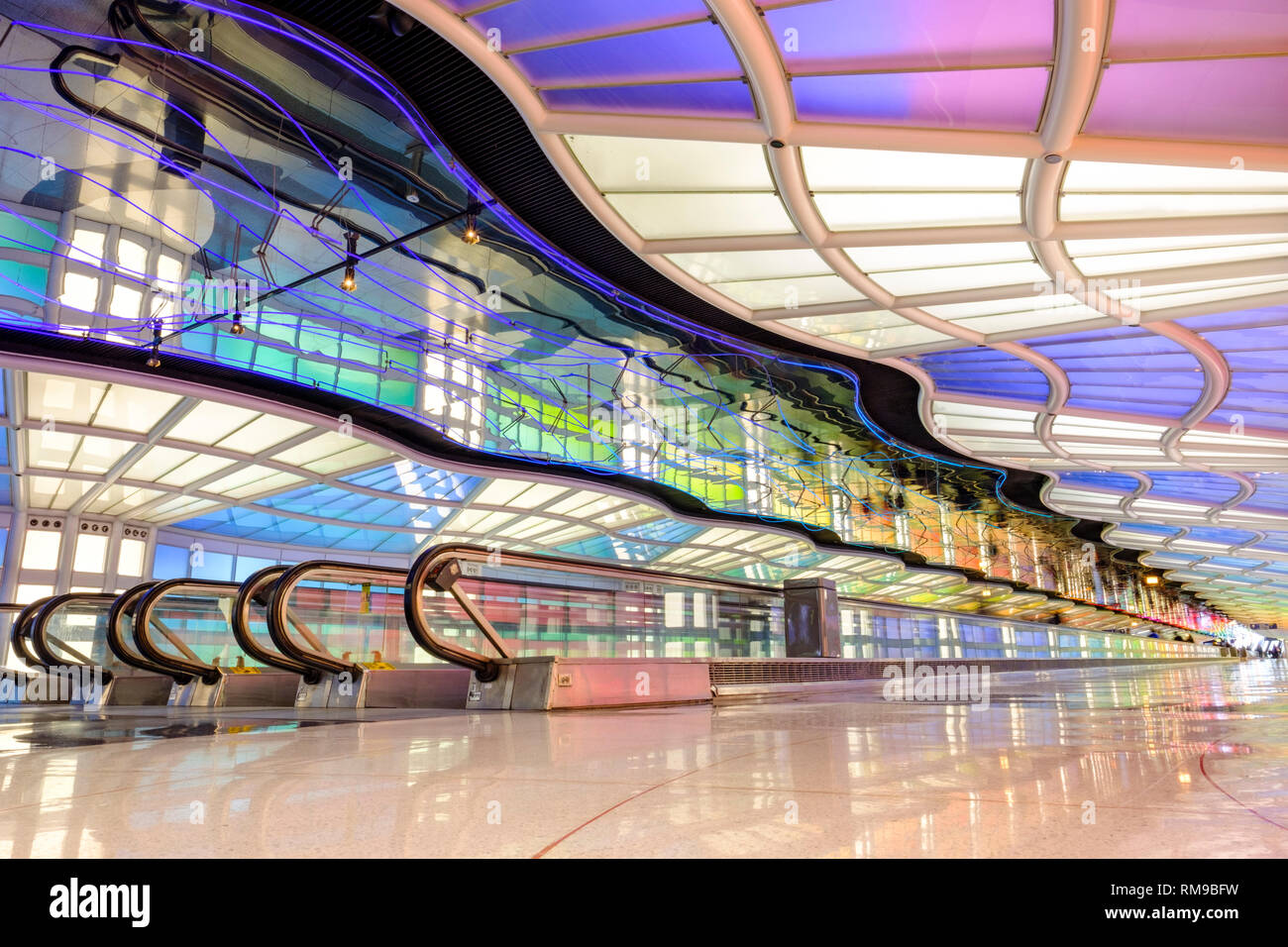 Moving walkways, Helmut Jahn tunnel passageway of United Airlines Terminal, Chicago O'Hare International Airport Terminal, Chicago, Illinois, USA Stock Photo