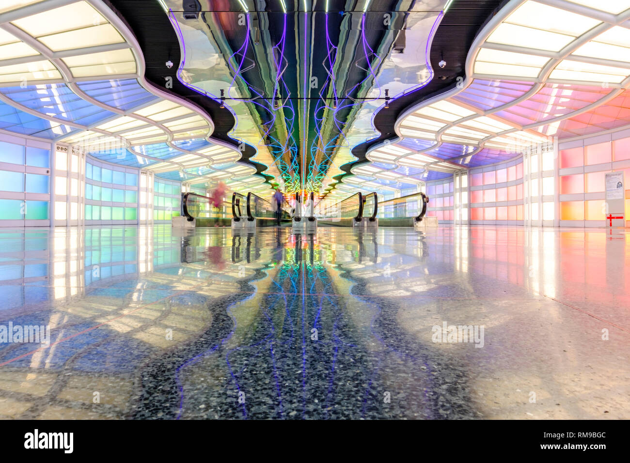 Moving walkways, Helmut Jahn tunnel passageway of United Airlines Terminal, Chicago O'Hare International Airport Terminal, Chicago, Illinois, USA Stock Photo
