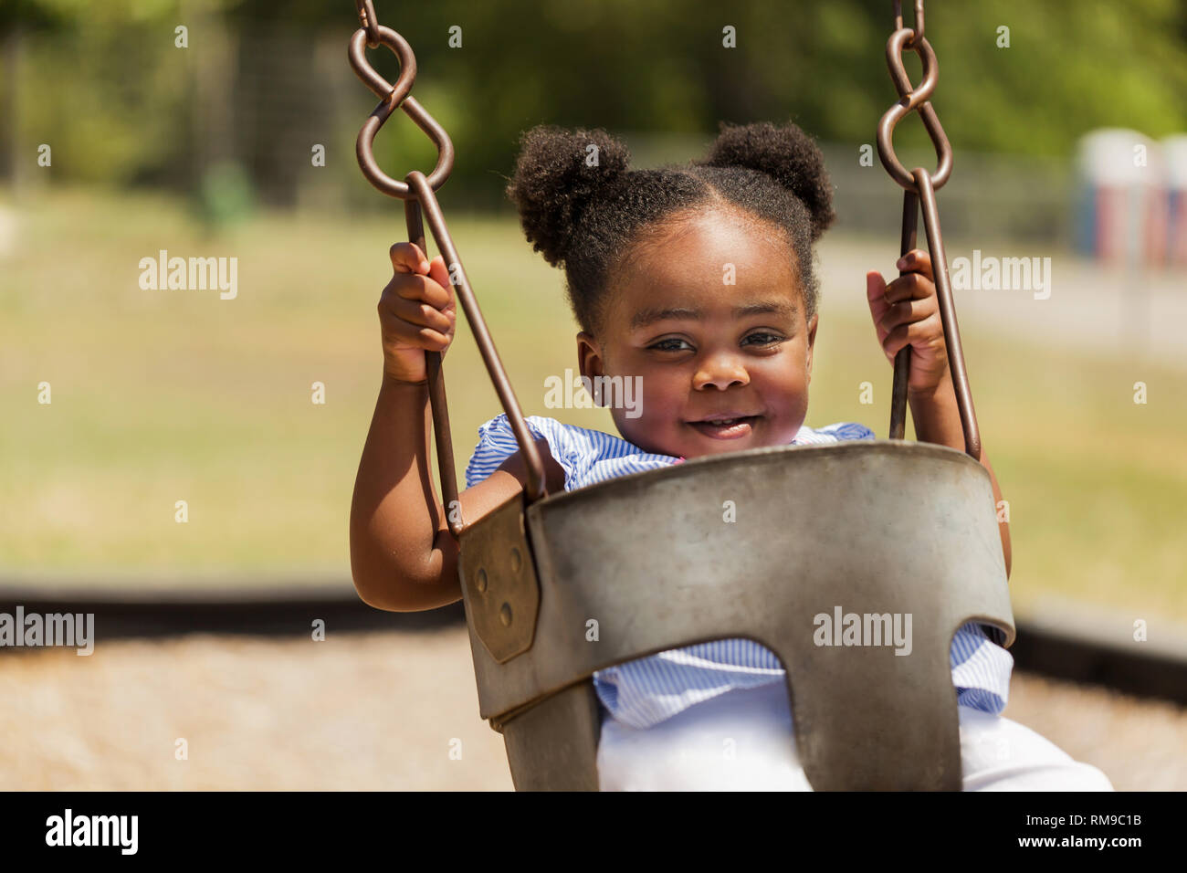 Happy African American little girl smiling Stock Photo - Alamy