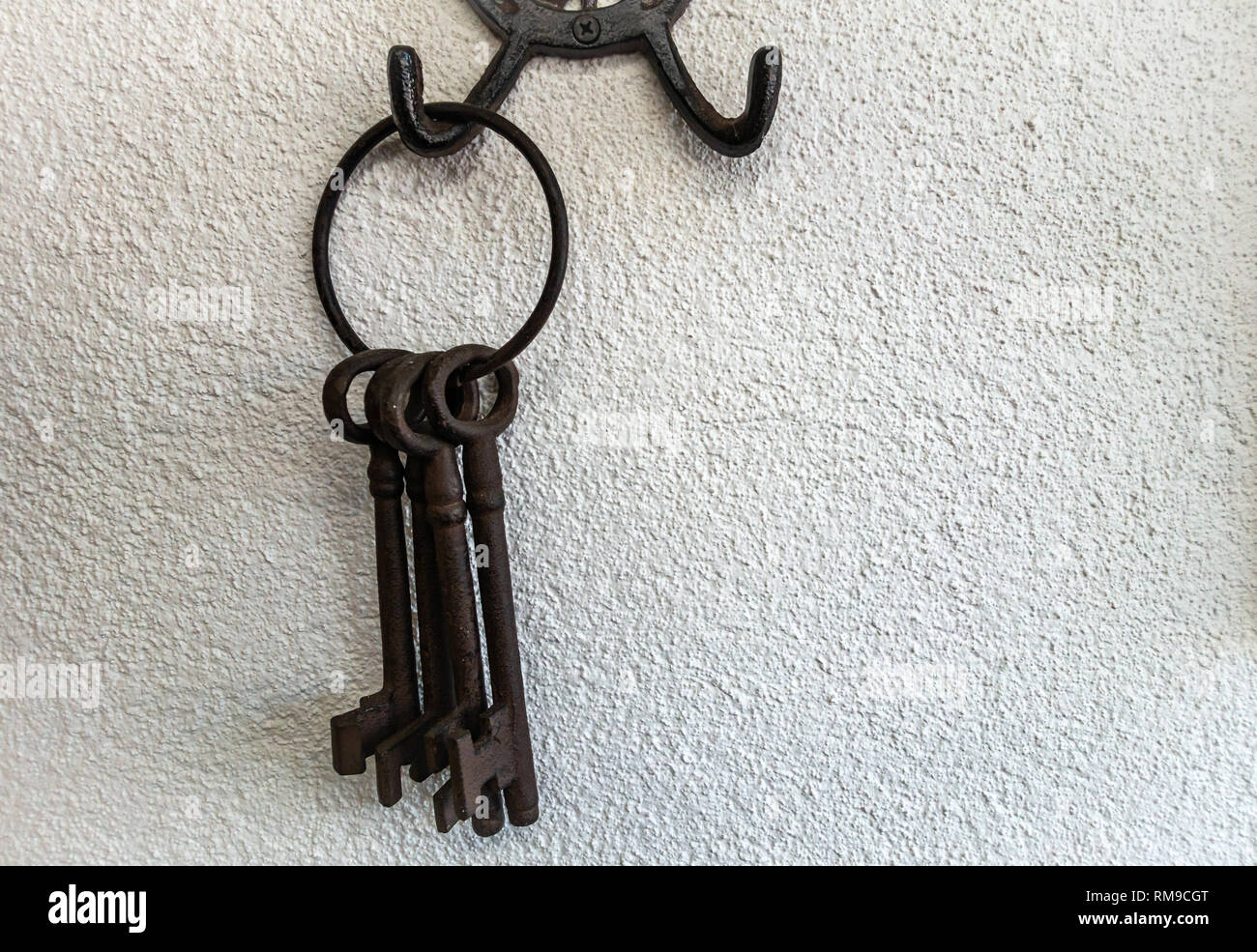Keys hanging hooks hires stock photography and images Alamy
